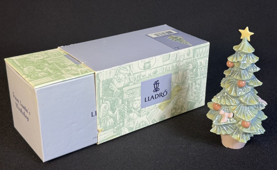 Lladro 6890 Santa's Magical Workshop