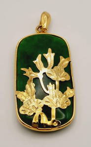 10K Yellow Gold Jade Gilt Overlay Pendant Weighs 5 grams