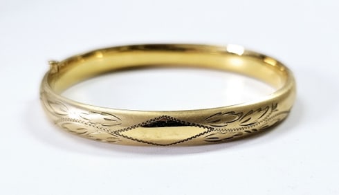 Vintage Etched 14K Gold Filled Bangle Bracelet Bracelet weighs 9.4 Grams
