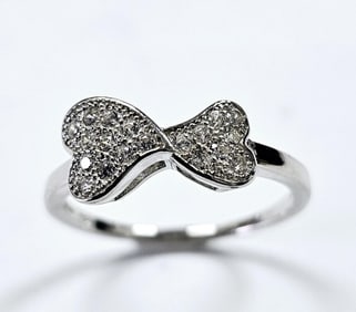 Sterling Silver CZ Heart Ring Ring weighs 2.2 Grams Size 8.25