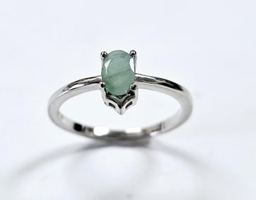 Sterling Silver Natural Emerald Ring Ring weighs 1.6 Grams Size 6