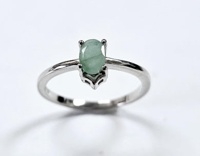 Sterling Silver Natural Emerald Ring Ring weighs 1.6 Grams Size 6 (1 of 7)