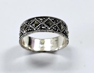 Sterling Silver Marcasite Band Ring Ring weighs 3.6 Grams Size 7