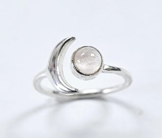 Sterling Silver Rose Quartz Half Moon Ring Ring weighs 3.3 Grams Size 5.75