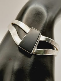 Taxco 925 Sterling Onyx Cuff Bracelet Mexico Weighs 35.2 grams.