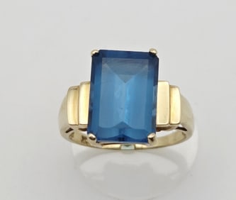 Vintage EL 10K Gold Blue Topaz Ring Ring Weighs 5 Grams Size 8.75