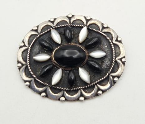 Vintage Sterling Onyx Mother of Pearl Brooch Brooch Weighs 17 Grams: Brooch Weighs 17 Grams