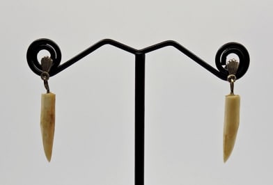 Antique Bronze Tone Animal Tooth Earrings Earrings Weigh 1.2 Grams