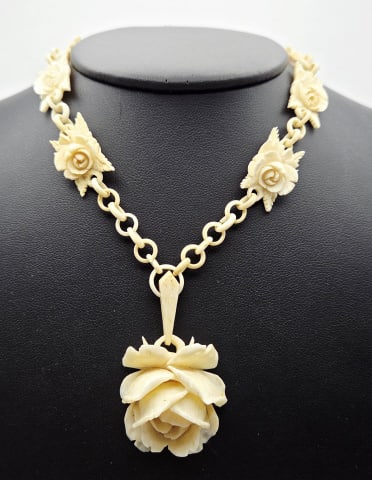 Antique Carved Animal Bone Floral Necklace Necklace Measures 15.75": Necklace Measures 15.75" Necklace Weighs 15.6 Grams Necklace Has No Clasp