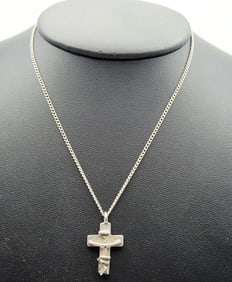 Vintage Sterling Silver Cross Necklace Necklace Measures 19" Necklace Weighs 7.2 Grams