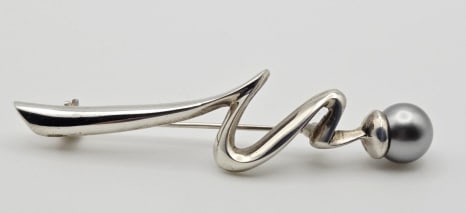 Vintage Sterling Silver Faux Pearl Brooch Brooch Weighs 4.3 Grams