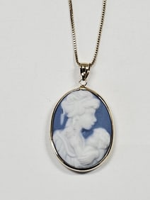 10K Yellow Gold Mother & Child Cameo Necklace Necklace weighs 5.4 Grams Measures 18"