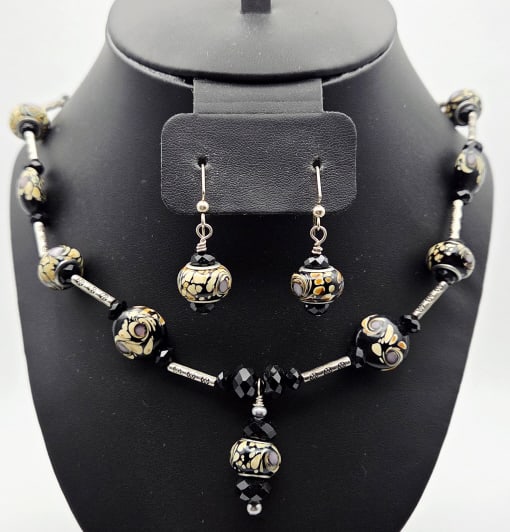 Vintage Black and Gold Ceramic Bead Set Necklace Measures 19" Silver Tone Metal: Necklace Measures 19" Silver Tone Metal