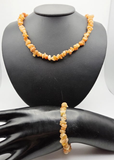 Vintage Carnelian Chip Bracelet & Necklace Necklace Measures 18": Necklace Measures 18" Bracelet Measures 6" Bracelet is Elastic Silver Tone Metal