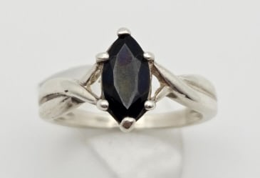 Vintage Avon Sterling Silver Black Onyx Ring Ring Weighs 2.7 Grams Size 7