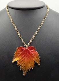 Vintage Autumn Maple Leaf Gold Tone Necklace Necklace Measures 28"