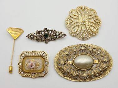 Assorted Gold Tone Brooches Assorted Gold Tone Brooches