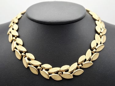 1960's Trifari Gold Tone Choker Necklace Necklace Measures 15"