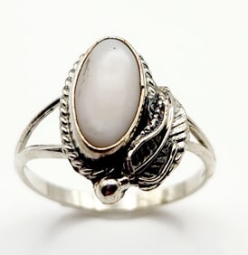Vintage Sterling Mother-Of-Pearl Ring Acid tested sterling. Lot weighs 2.6 grams.