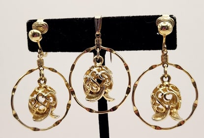 Sarah Conventry Gold Tone Drop Tulip Pendant & Clip Earrings Lot weighs 12.6 grams.