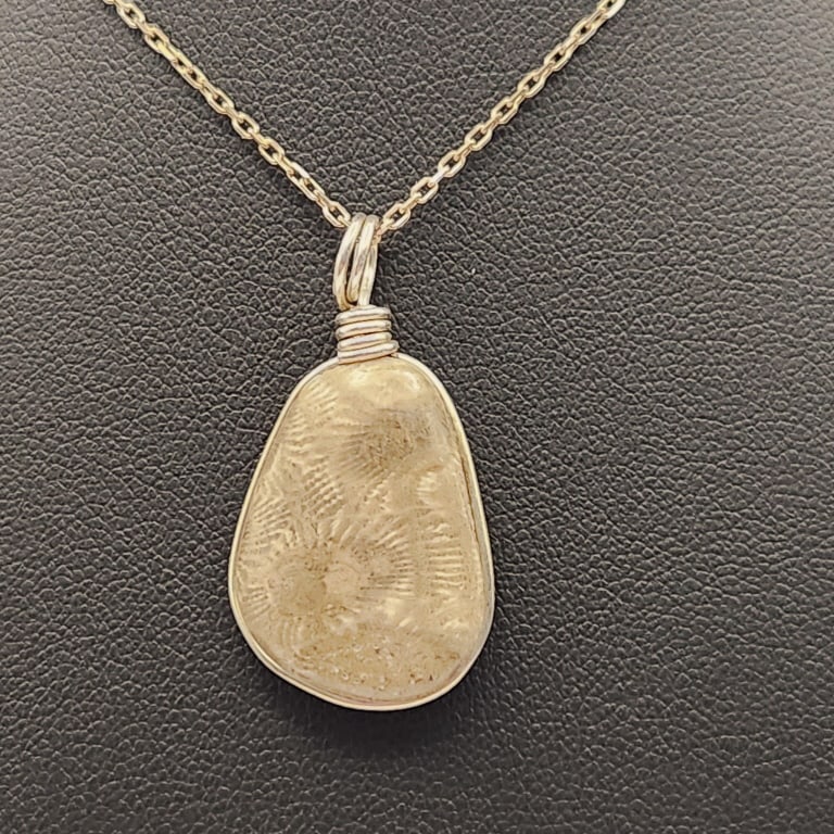 Sterling Petosky Stone Necklace Necklace is 18". Weighs 6.4 grams.: Necklace is 18". Weighs 6.4 grams.