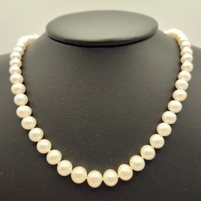 Vintage Graduated Pearl Strand Necklace With 10K Yellow Gold Clasp