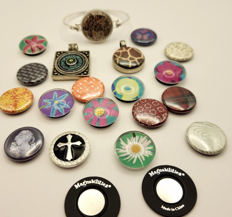 Magnabilities Interchangeable Bracelet & Pendants Lot weighs 9.9 ounces.: Lot weighs 9.9 ounces.