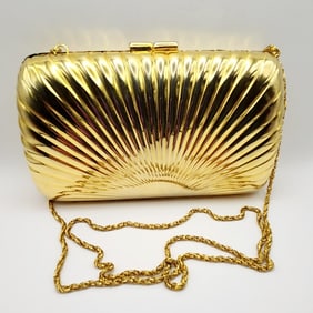 Vintage Gold Tone Clutch Shoulder Purse Clutch measures 7.5" x 5" x
