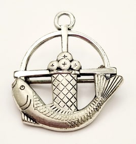 Creed Sterling Loaves & Fish Cross Pendant Weighs 5.7 ounces.