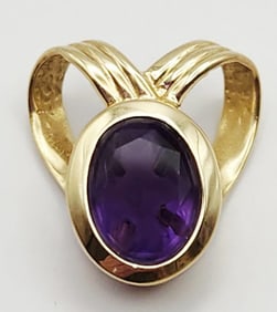 14K Yellow Gold Amethyst Pendant Weighs 2.6 grams.