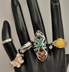 Lot of 5 Assorted Sizes & Style Rings Lot weighs 22.4