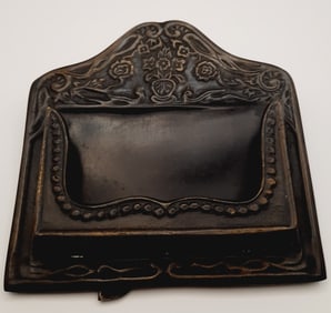 Victorian Metal Business Card Holder Weighs 12.11 ounces.