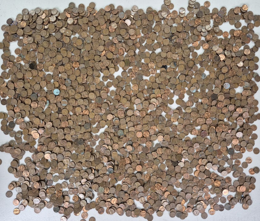 20 Pounds Pre-1983 Lincoln Head Pennies #5 What will you: What will you find?? Per consigner all the pennies are dated prior to 1983, which makes them 95% copper. Not all inspected.