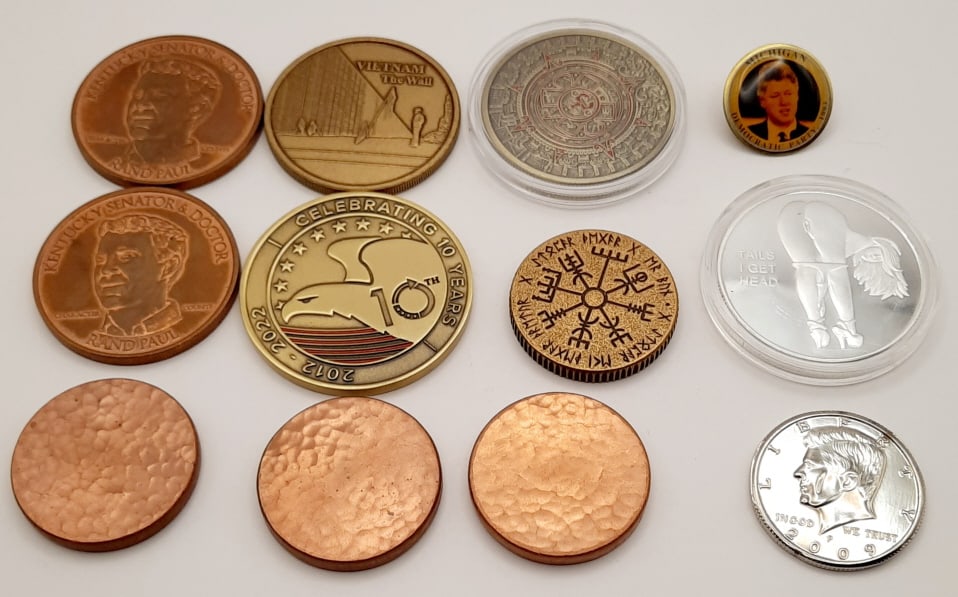 Assorted Novelty Coins Copper Worry Coins Vietnam Wal,l Kentucky Senator Rand Paul, Vegvísir (1 of 7)