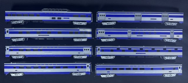 HO Scale Wabash Train Passenger Cars 8 cars measuring 11.5 x 1 inches. Untested. Please see photos