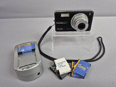 Kodak EasyShare V603 Digital Camera with Charger & Multiple Batteries