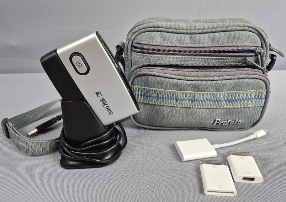 SanDisk ImageMate SDDR 89 V3 Memory Card Reader & Apple Camera Adapters: Apple Camera Adapters All untested. Please see images for details regarding the condition.