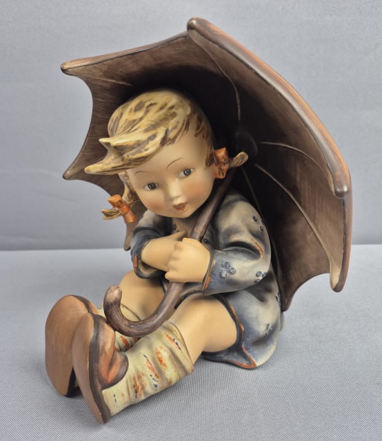 1951 Goebel Hummel Figurine 8" Umbrella Girl 152/B Crazing. No chips. Please see images for details: Crazing. No chips. Please see images for details regarding the condition.