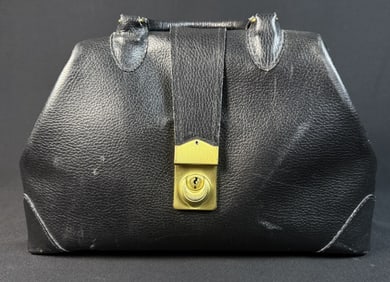 Vintage Leather Doctor’s Bag 14 x 6 x 10 inches. No keys. Two stethoscopes and some other tools.