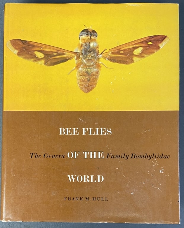 Bee Flies of the World Vintage Book 1973 Bee Flies of the World The Genera of the Family Bombyliidae: Bee Flies of the World The Genera of the Family Bombyliidae by Frank M Hull. Published by Smithsonian Institution Press, 1973.