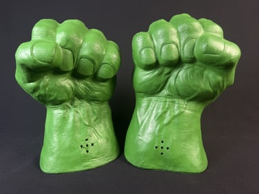 2003 Hulk Smash Foam Hands In good Working condition. Minimal wear see photos for condition details.
