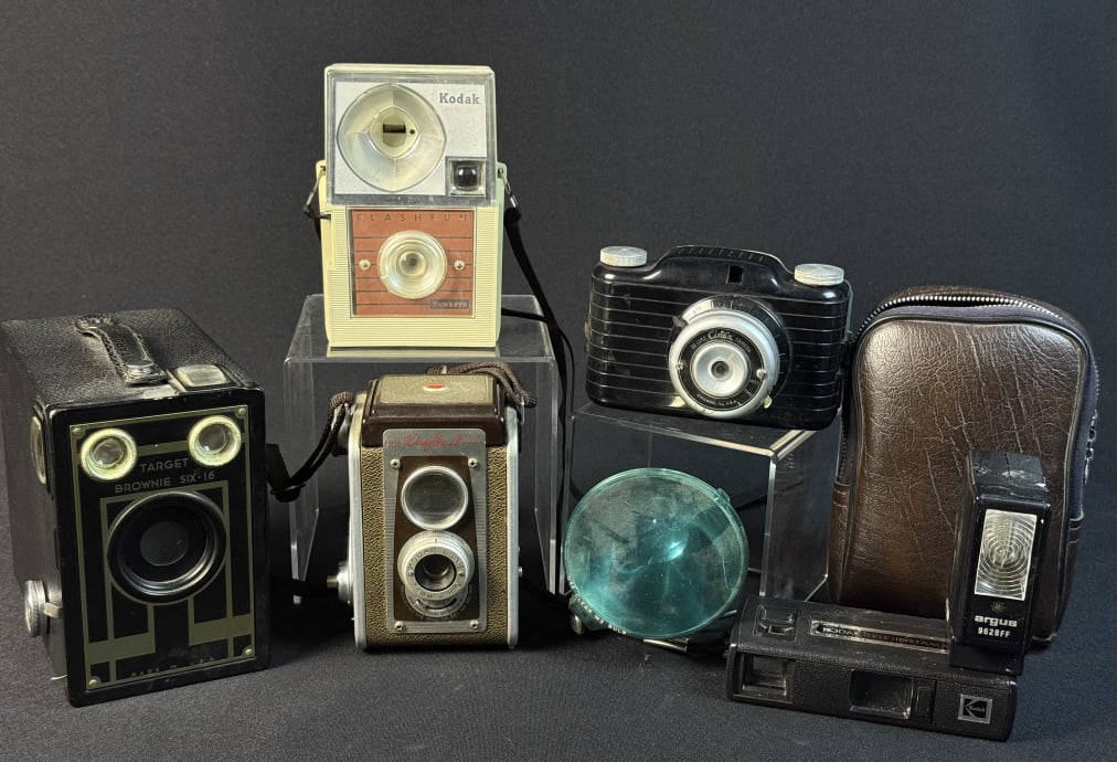 Vintage Film Camera Lot Untested. Please see photos for included items and condition information. 15: Untested. Please see photos for included items and condition information. 15 x 6 x 5 inches total.
