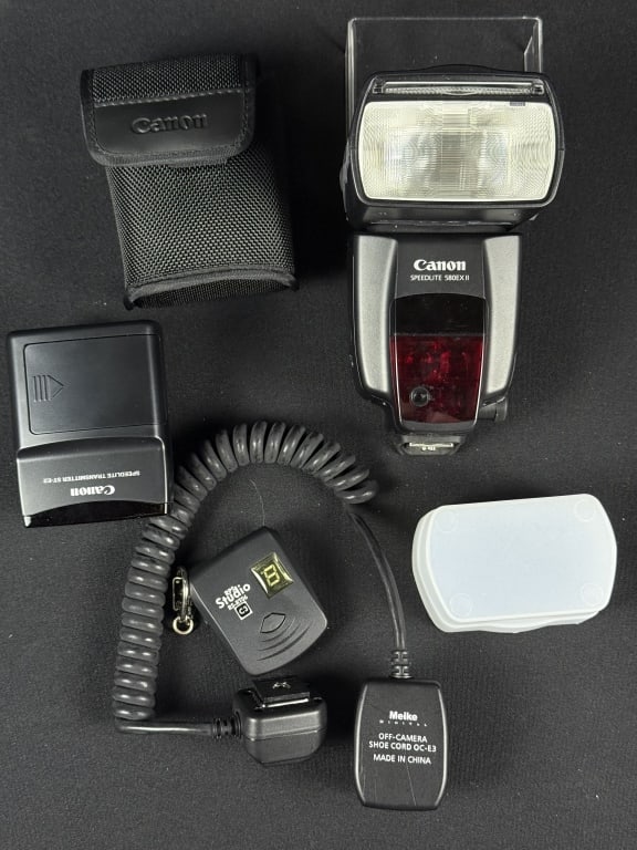 Canon 580ex II Speedlite & ST-E2 Transmitter Both power on otherwise untested. Also off camera shoe: Both power on otherwise untested. Also off camera shoe cord. 9 x 6 x 2.5 inches total