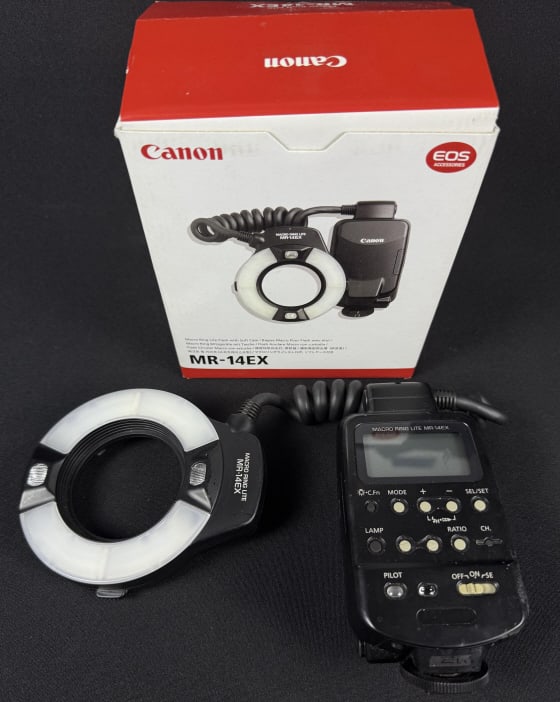 Canon Speedlite Macro Ring Lite MR-14EX With original box. Powers on, otherwise untested. Some: With original box. Powers on, otherwise untested. Some scuffing/scratches on control box. 6.5 x 4.5 x 4 inches.