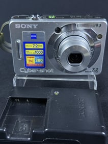 Sony Cybershot Digital Camera DSC-W55 With battery and charger (works). Powers on otherwise