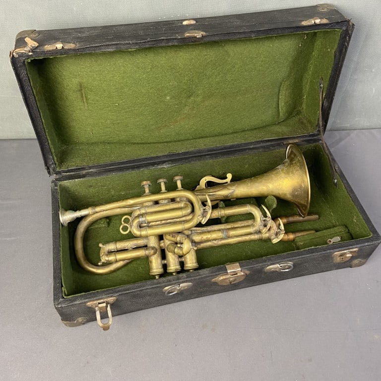 Antique Grinnell Bros Cornet with Case Cornet marked New American Model Grinnell Bros Detroit Mich. (1 of 6)
