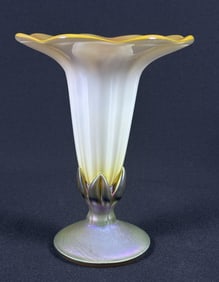 Steven Lundberg Glass Art Vase 2001 Free from damage. Approximately 6 x 7 inches.