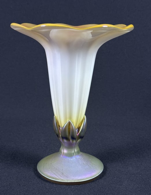 Steven Lundberg Glass Art Vase 2001 Free from damage. Approximately 6 x 7 inches. (1 of 5)