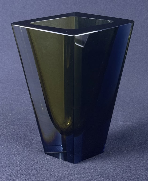 Kaj Franck Nuutajarvi Notsjo Prisma Vase 1969 Green Prisma vase. 7 x 5.5 x 3.25 inches. Tiny chip (1 of 9)