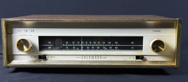 Vintage Sherwood S2000 II Tube Fm AM Tuner 65 watts. Untested. 14 x 10.5 x 4.5 inches. Please refer